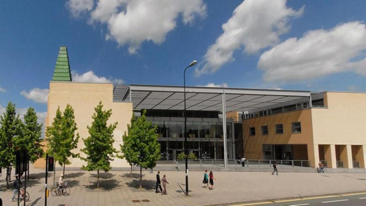 Oxford Apartment-- Free Parking 2 Bedrooms-2Bathrooms-Located In Jericho Oxford Close To Bus And Rail Station Екстериор снимка